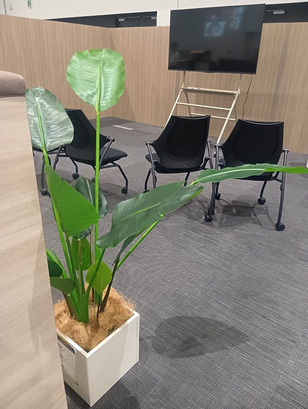 展示会の設置事例】自社の展示会用に多数のグリーンモードを導入して