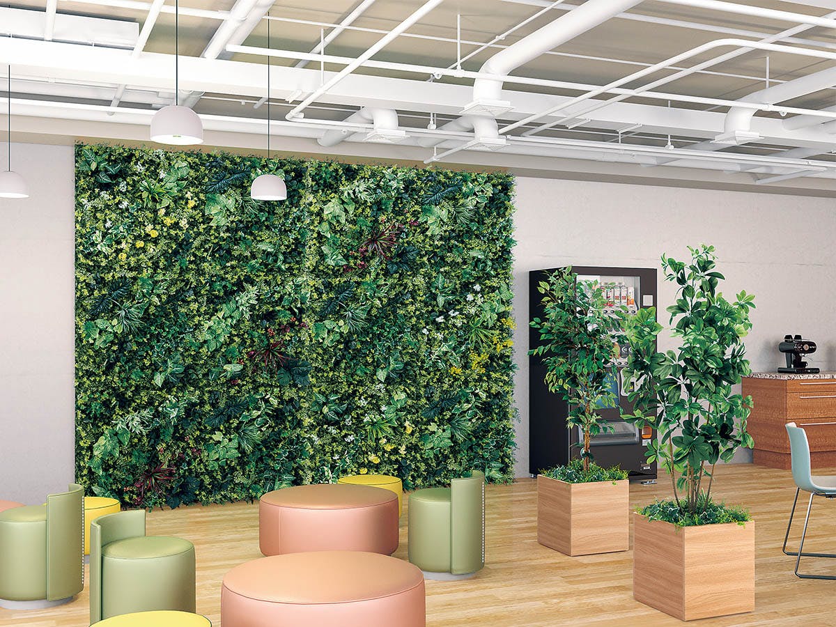 オフィス　壁面緑化　観葉植物　人工樹木