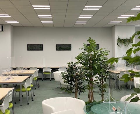 【オフィスの多目的スペースの導入事例】オフィスの多目的スペースでグリーンモードをご利用頂きました。