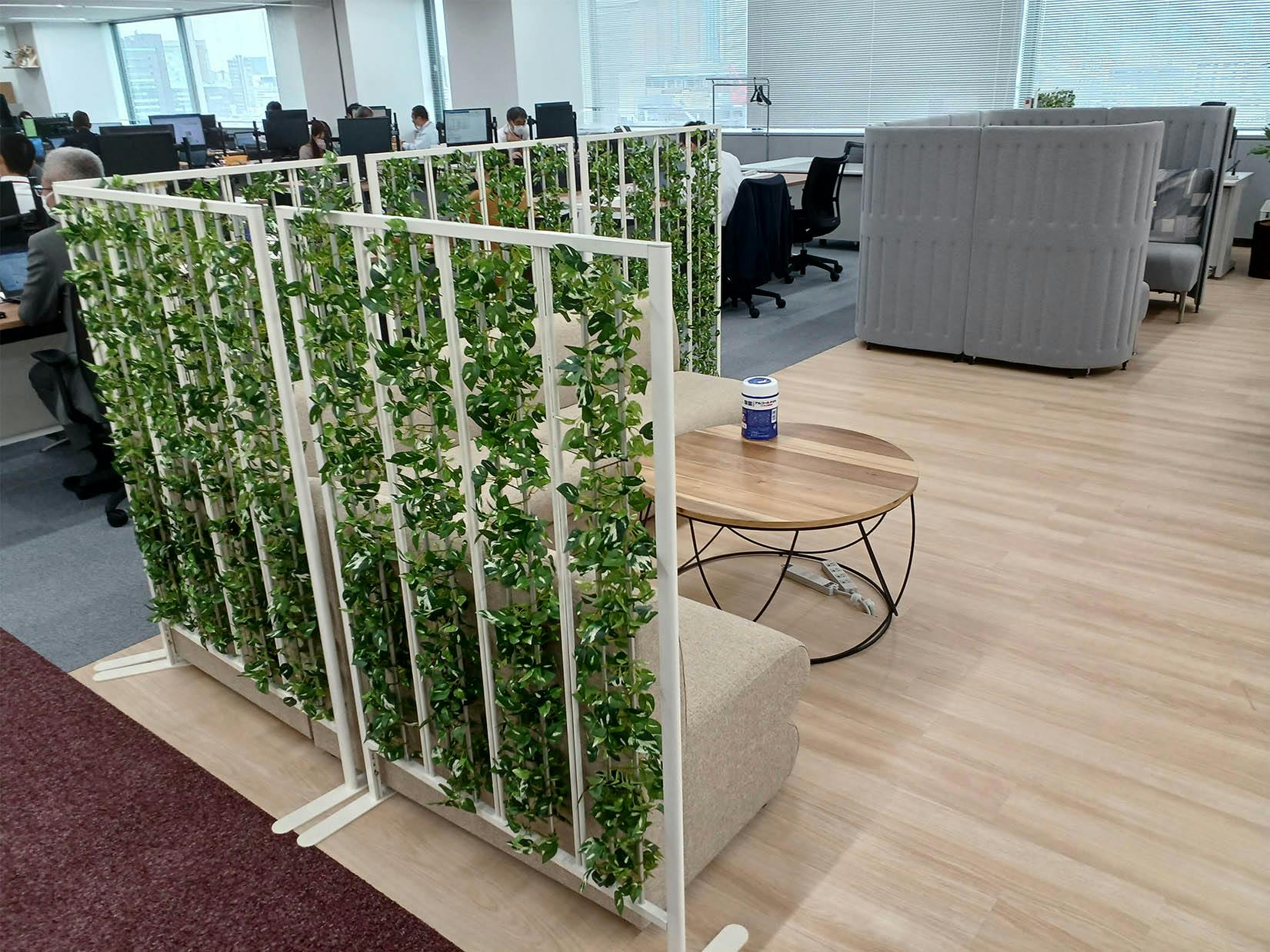 JKパネル 緑色オフィスパーテーション　バラ売り相談下さい オフィスの導入事例】新オフィスの仕切り用としてパネルパーテーション