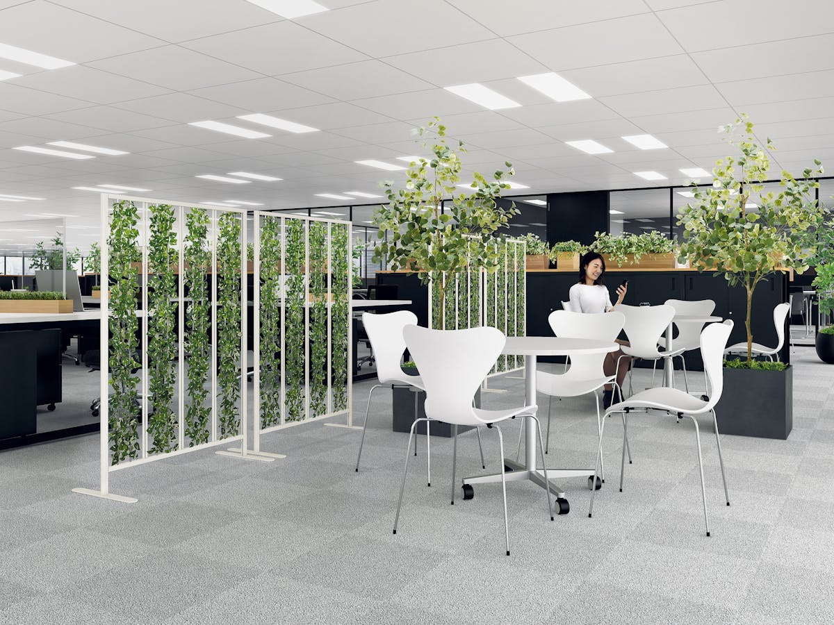 オフィス　フェイクグリーン　デスク