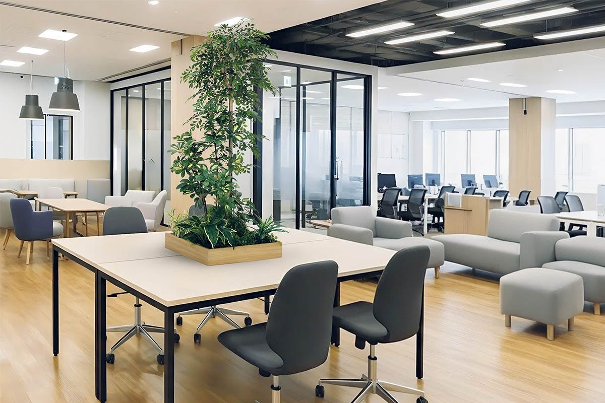  人工樹木「テーブル樹木」の設置事例　角タイプ　エントランス