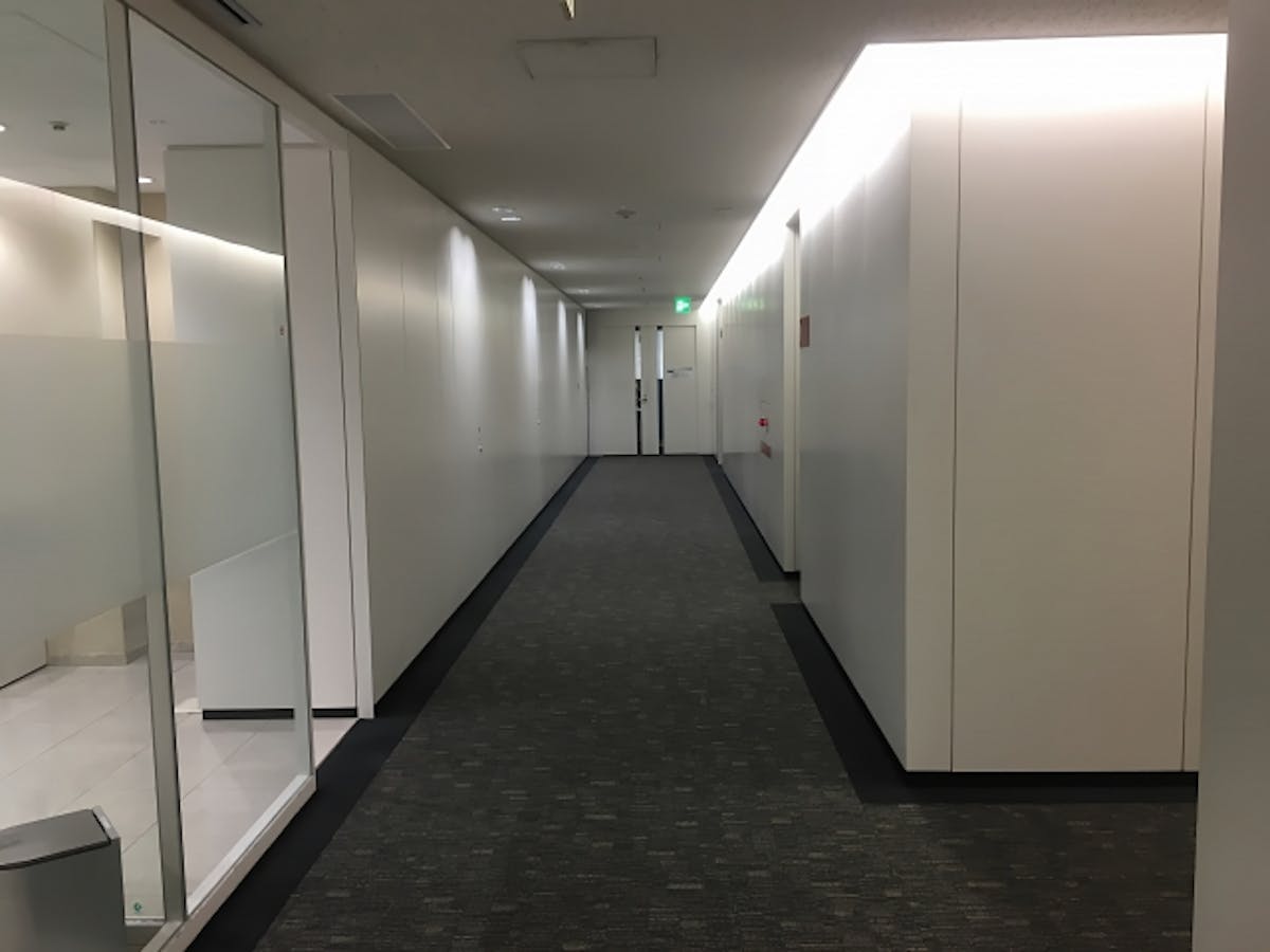 オフィス　廊下
