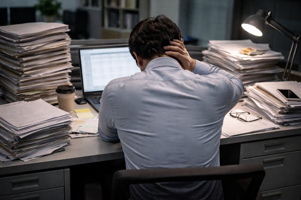 社内の雰囲気が重い…クリエイティブな職場演出のコツ