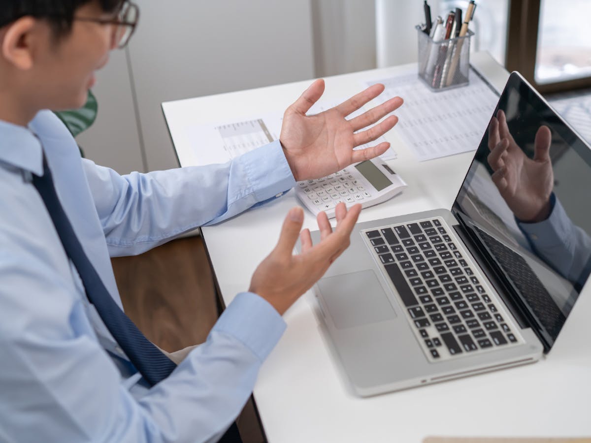 オフィス　オンライン会議