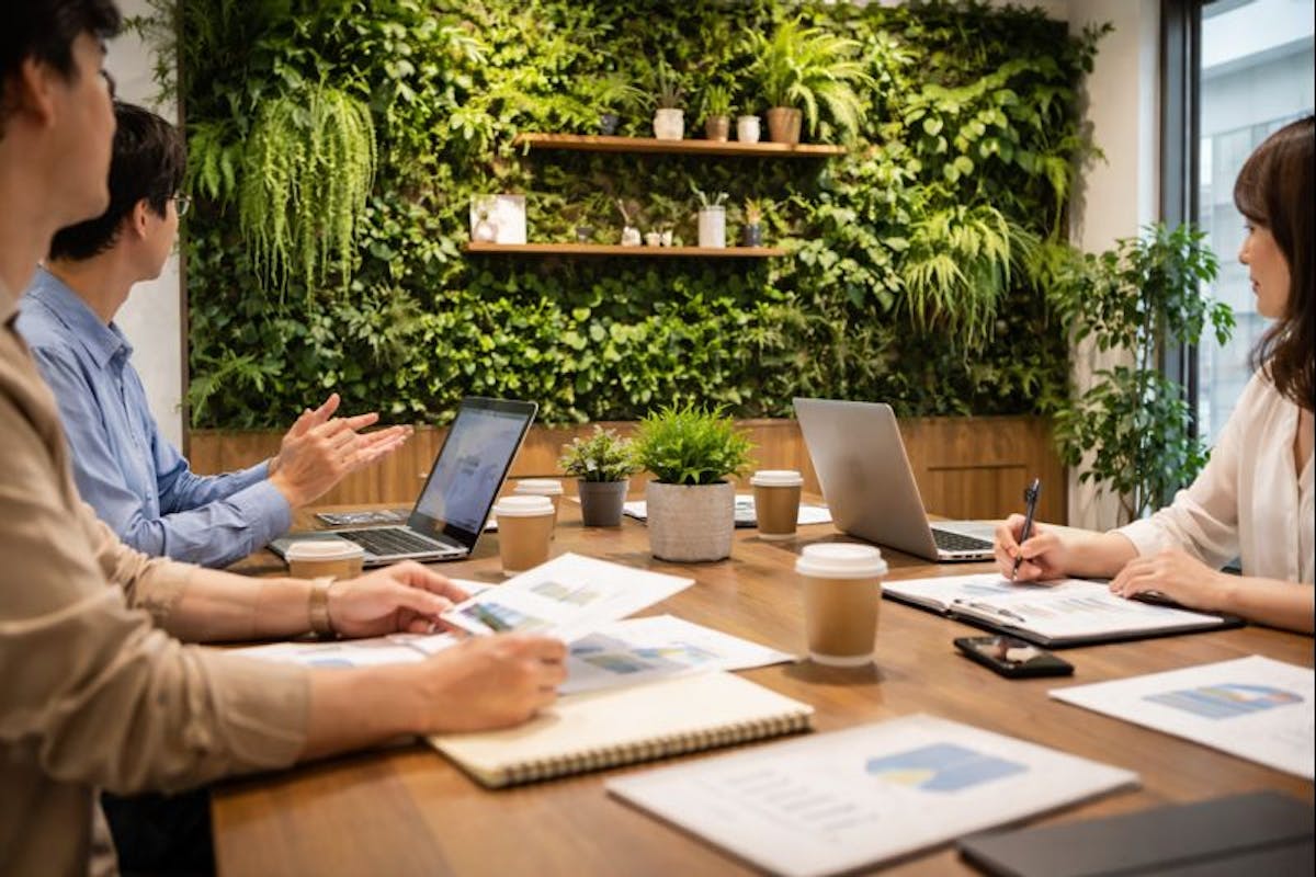 オフィス　ミーティングルーム　フェイクグリーン